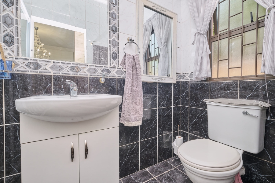 3 Bedroom Property for Sale in Uitzicht Western Cape